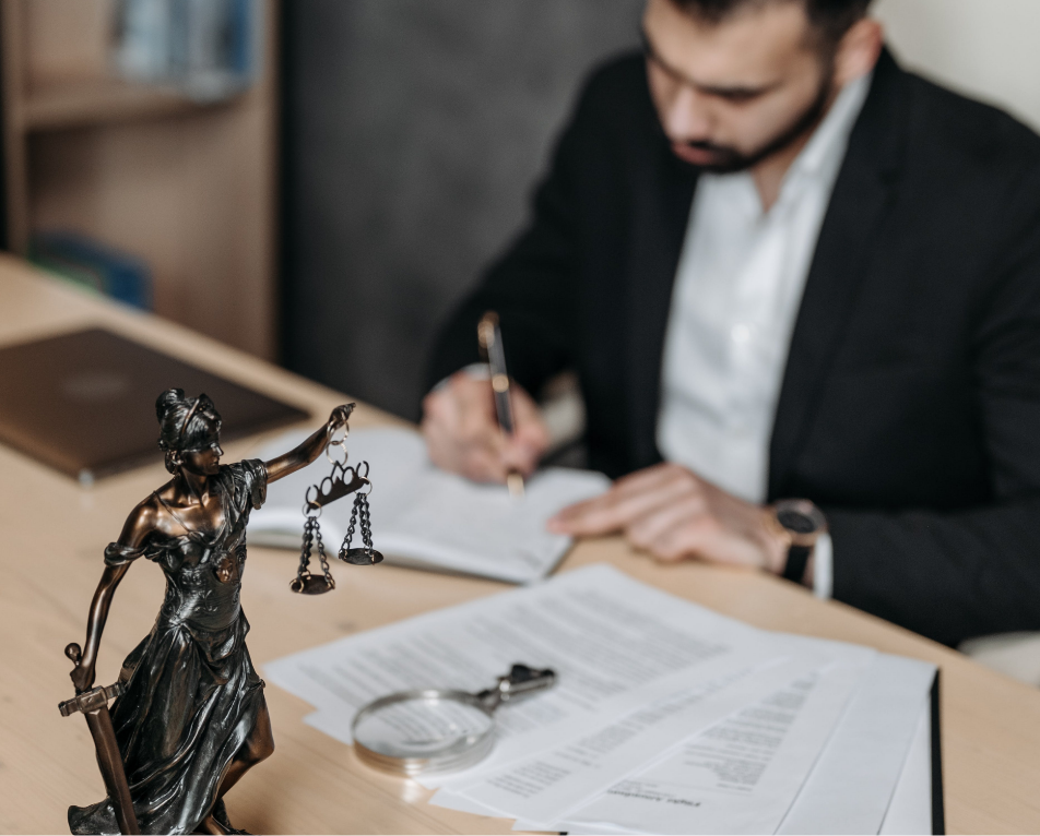 Notre cabinet d'avocats à Lyon est composé de juristes et d’avocats, spécialistes dans leurs domaines. Nos équipes combinent ainsi une expertise approfondie autorisant l’innovation et un engagement envers l'excellenceNous nous engageons à offrir une expertise de pointe et un accompagnement sur mesure pour répondre aux besoins de nos clients.